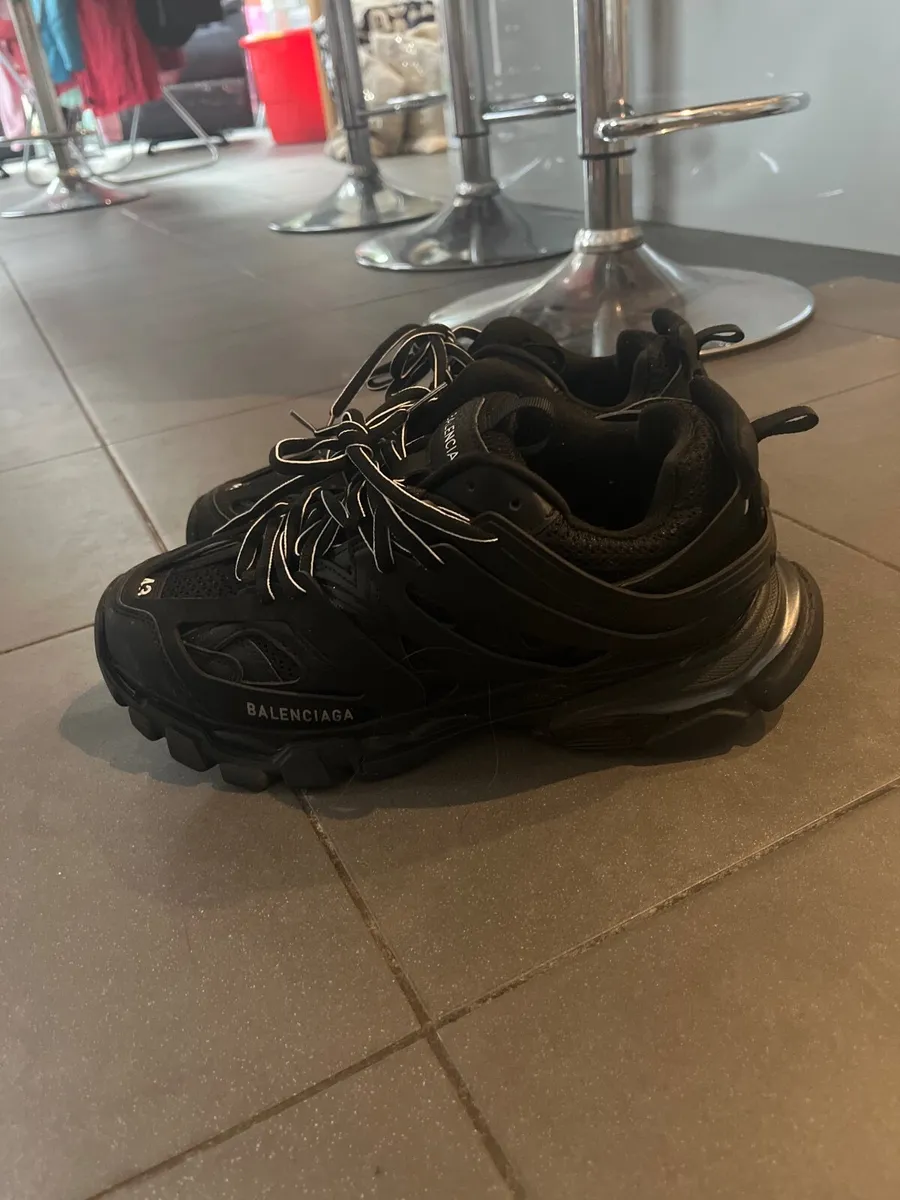 Balenciaga tracks - Image 1