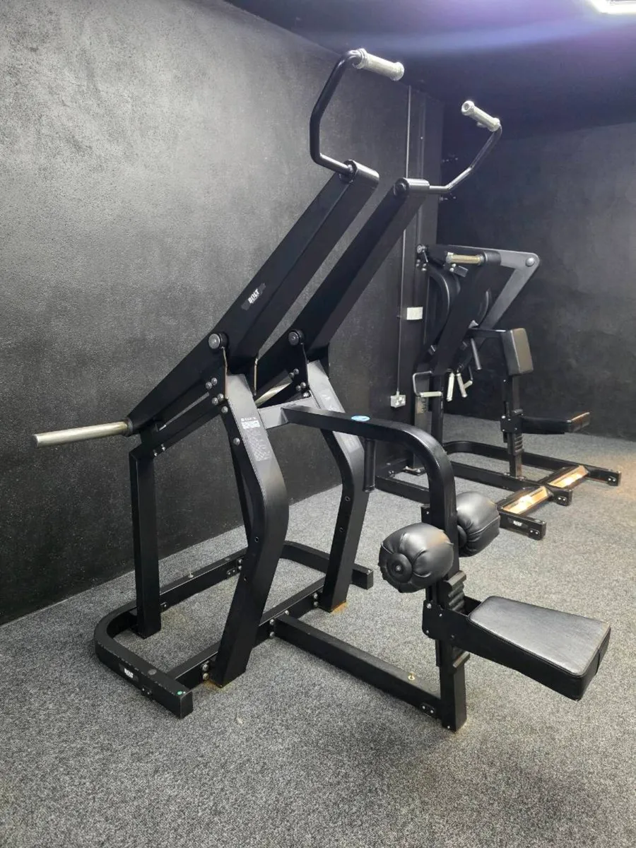 Plate Loaded Lat Pulldown - Image 1