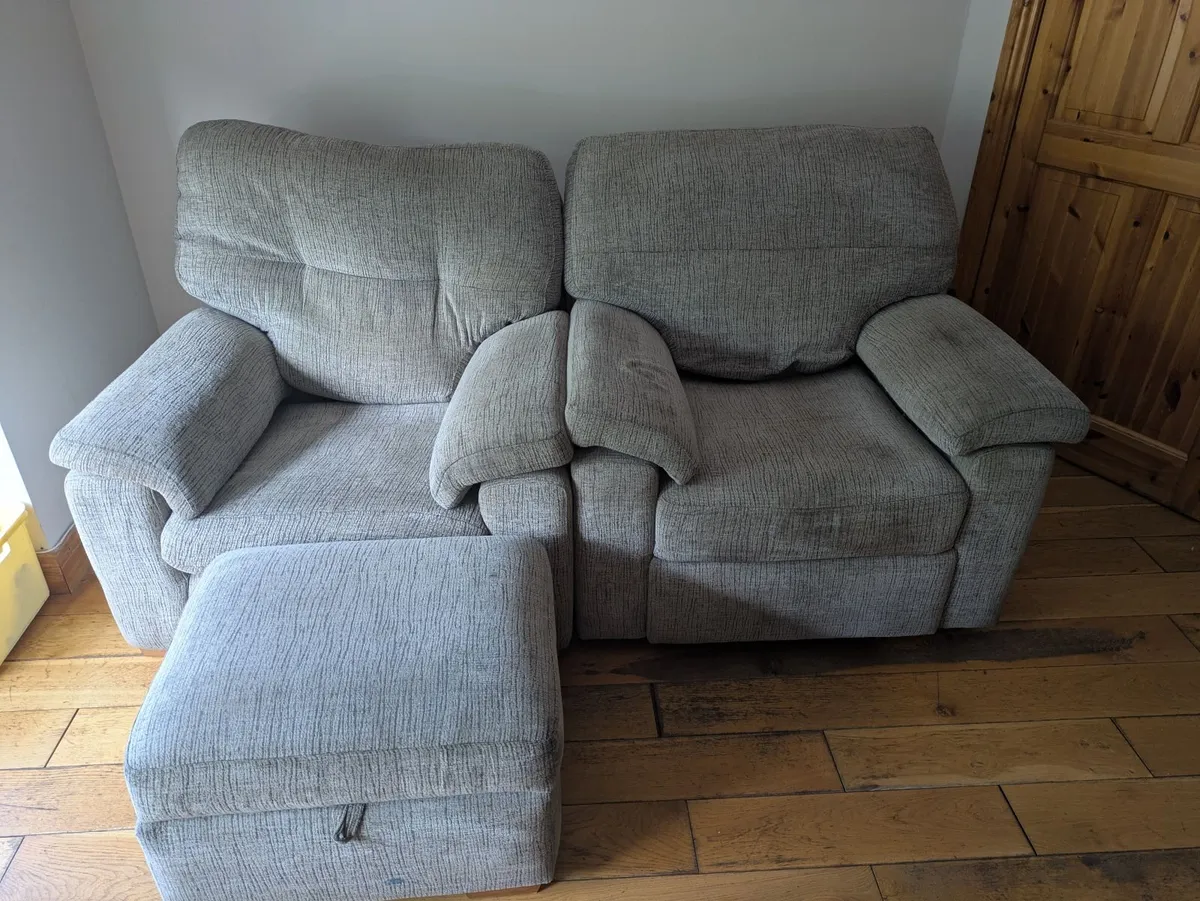2 single Chairs