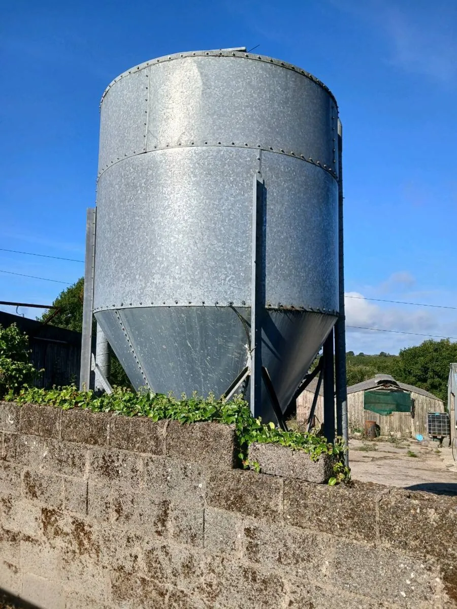 Meal bin - Image 1
