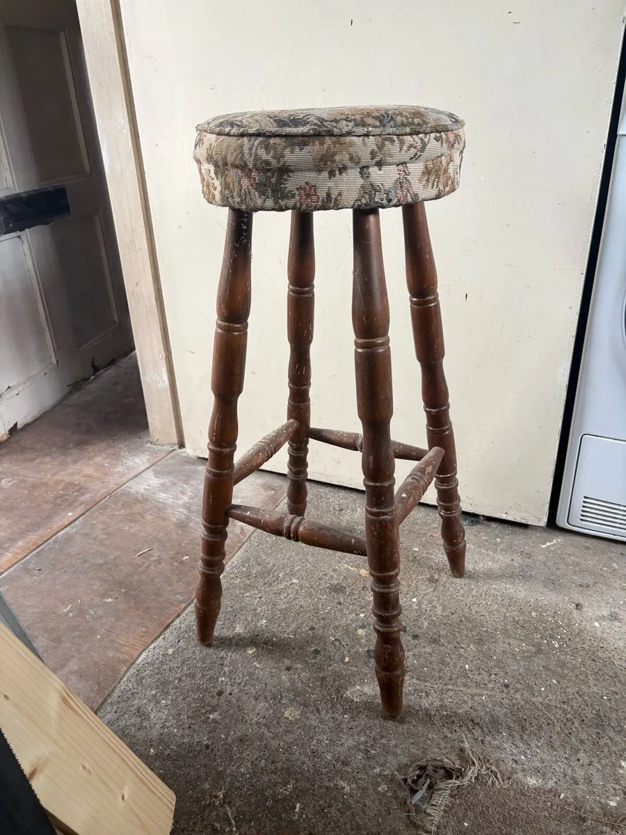 7 solid wood vintage bar stools - Image 1