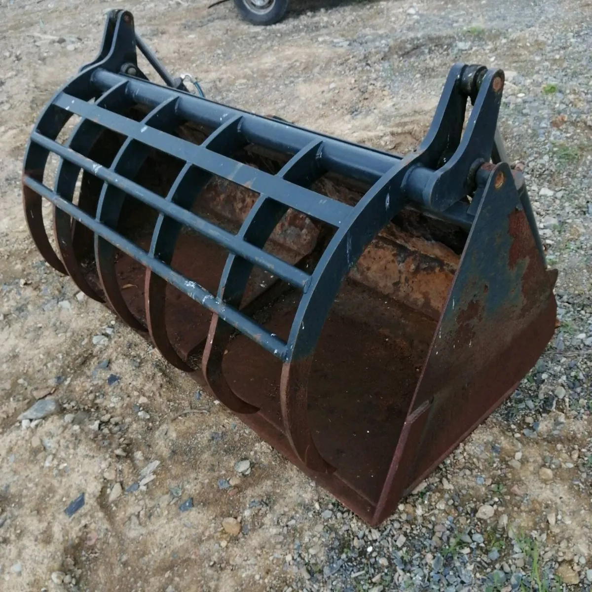 Bucket with grab - Image 3