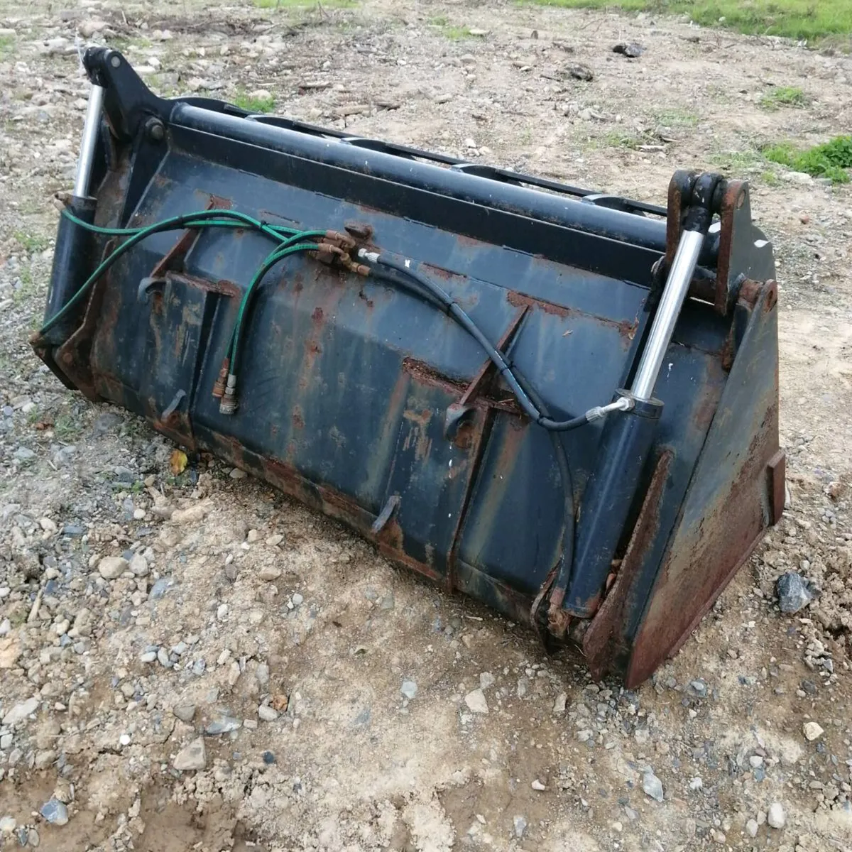 Bucket with grab - Image 4