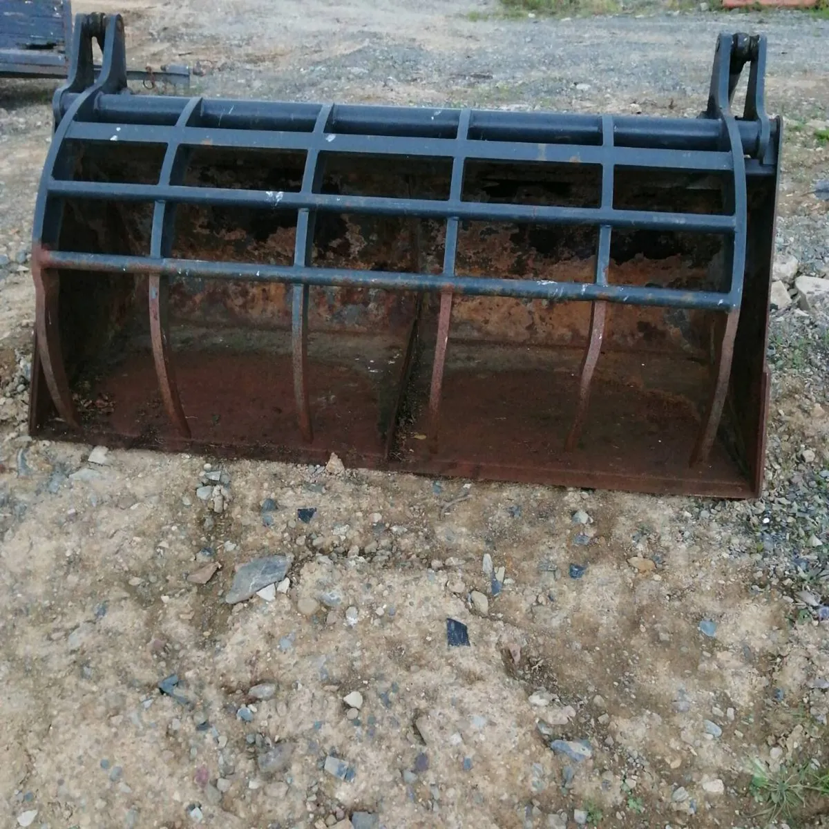 Bucket with grab - Image 2