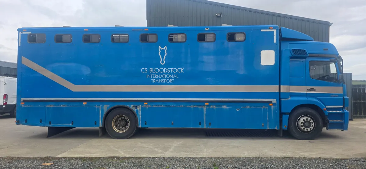 MERCEDES AXOR 10 HORSE TRUCK - Image 1