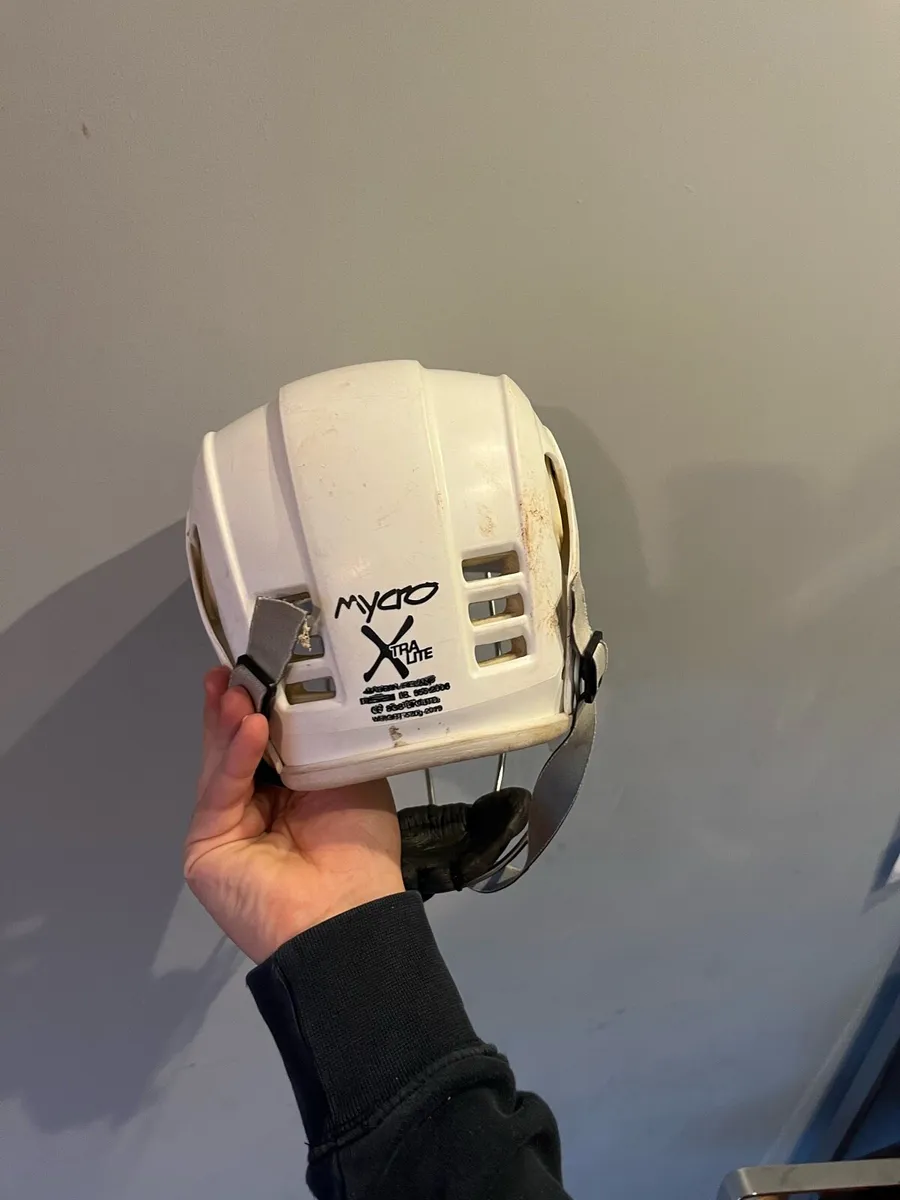 white mycro hurling helmet - Image 3