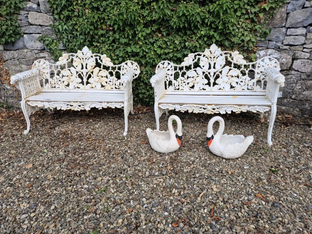 Cast iron swans - Image 2