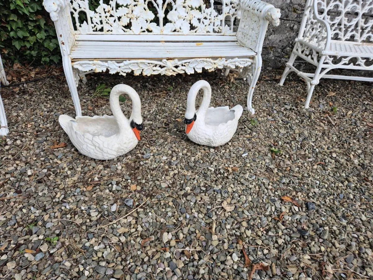 Cast iron swans - Image 3