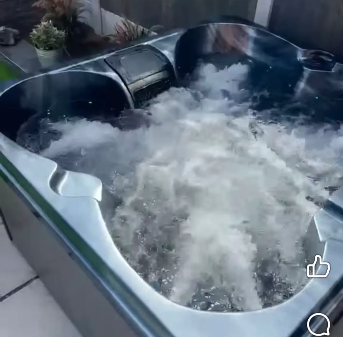 Free Delivery - New Vela Spa 4-5 Person Hot Tub - Image 4
