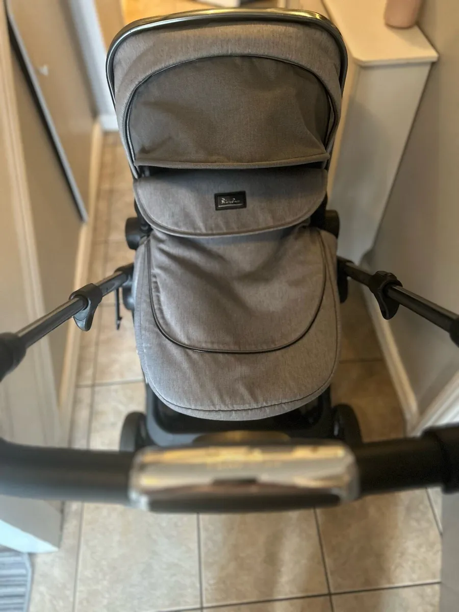 Silver cross travel system - Image 4