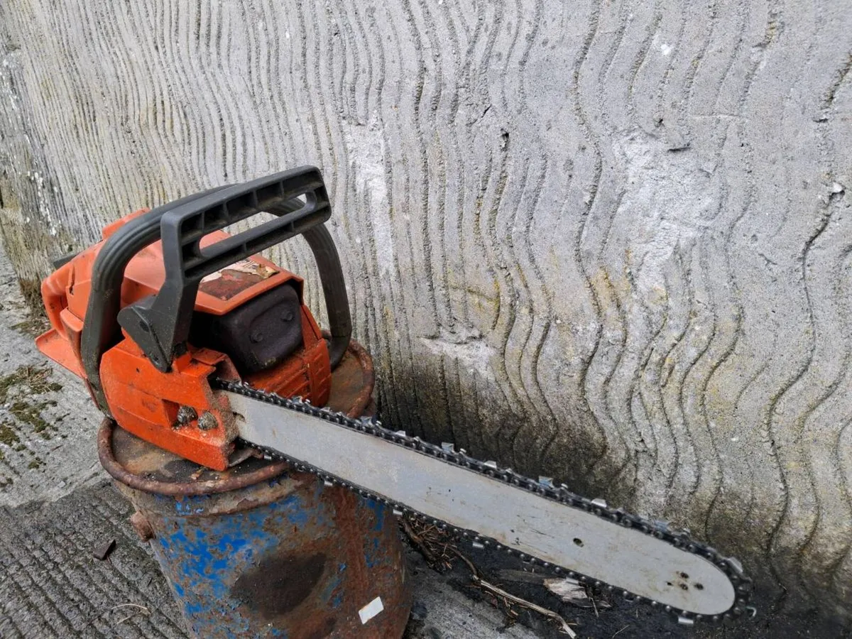 Husqvarna 136 chain saw - Image 2