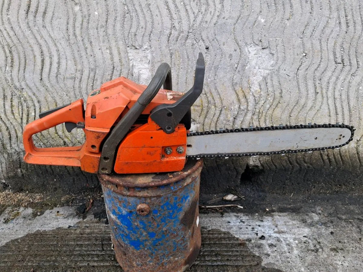 Husqvarna 136 chain saw - Image 3