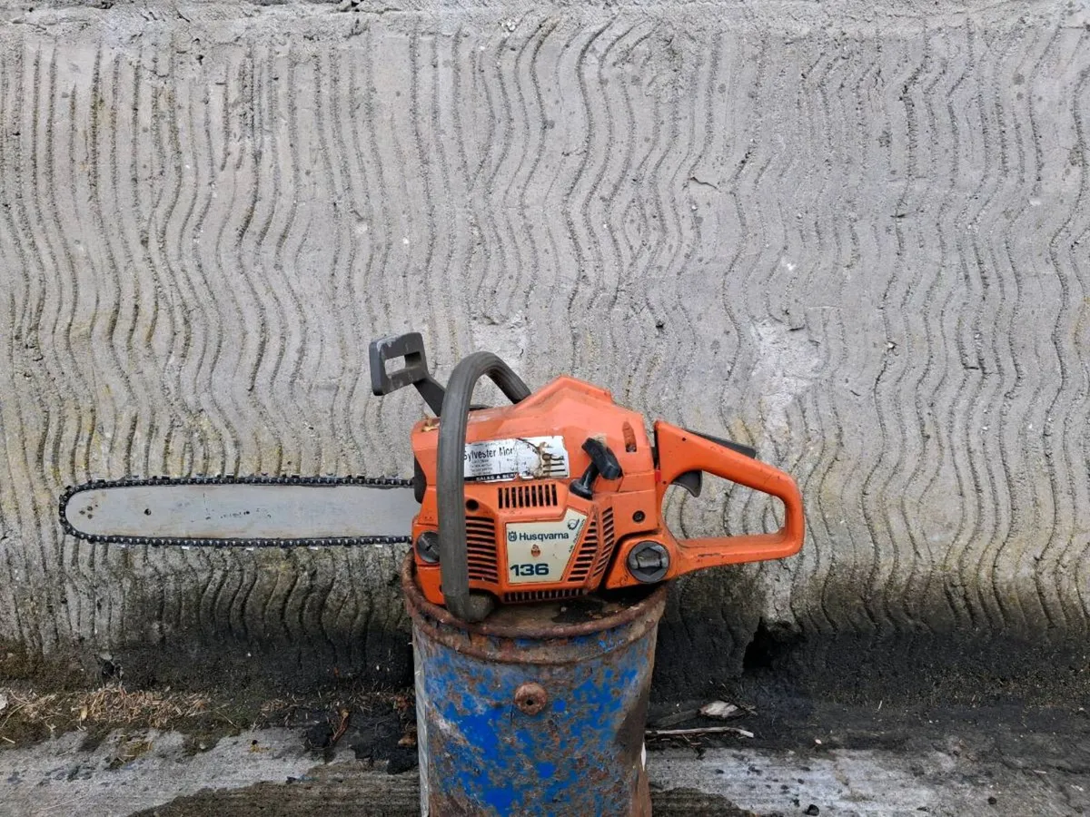 Husqvarna 136 chain saw - Image 4