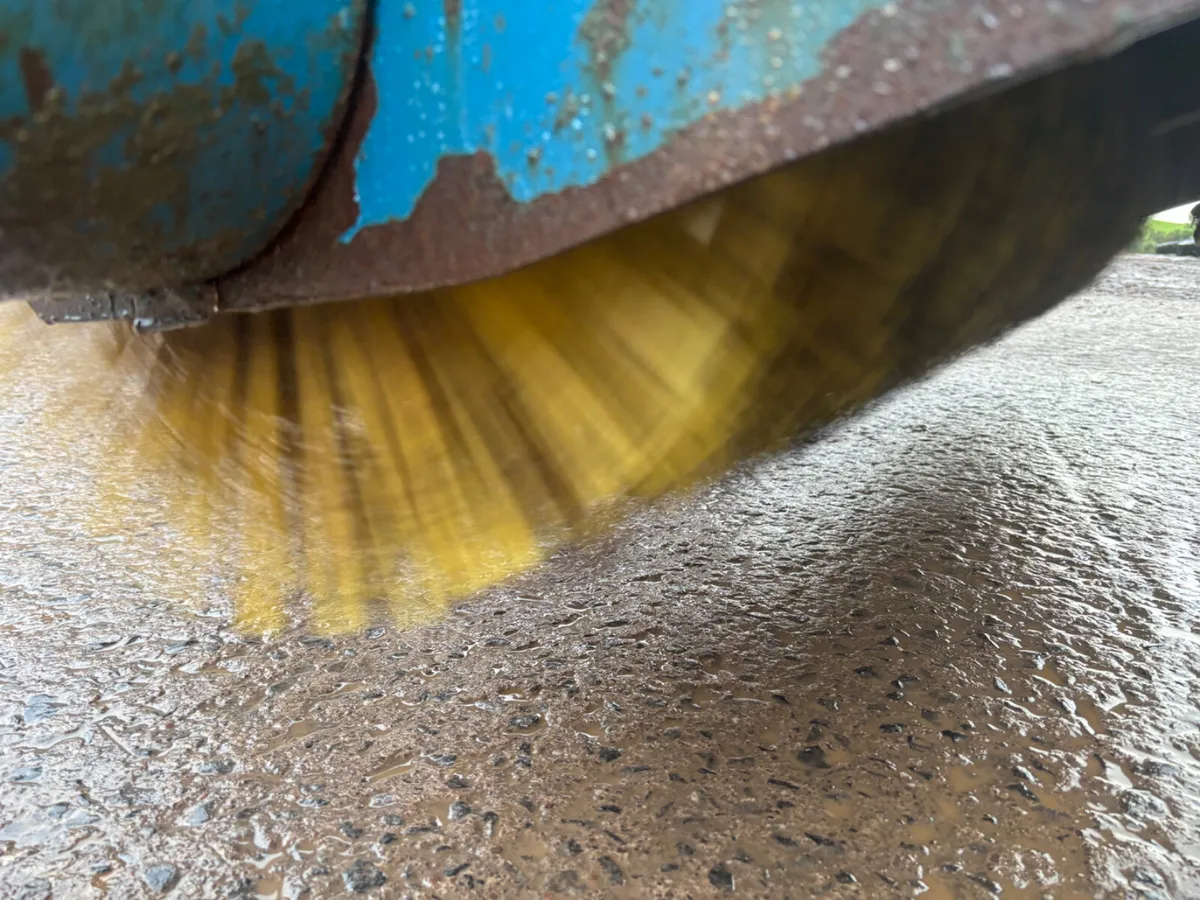 Nc 6ft 3” hydraulic road brush - Image 3