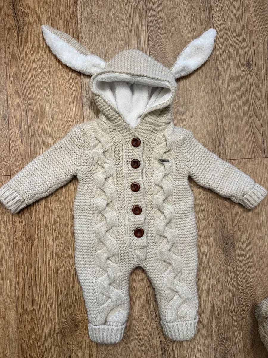 Pramsuit size 6-9 months - Image 1