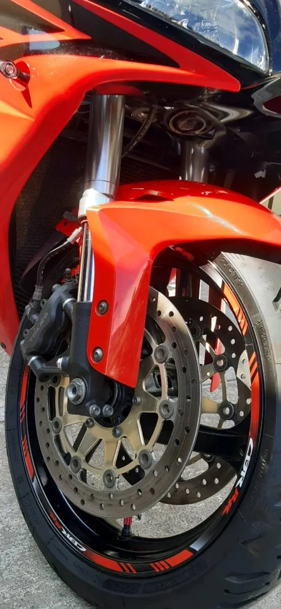Honda CBR1000RR Fireblade - Image 2