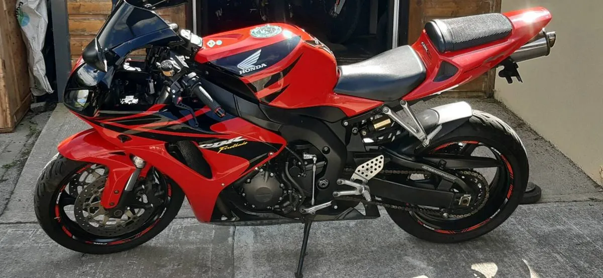 Honda CBR1000RR Fireblade - Image 4