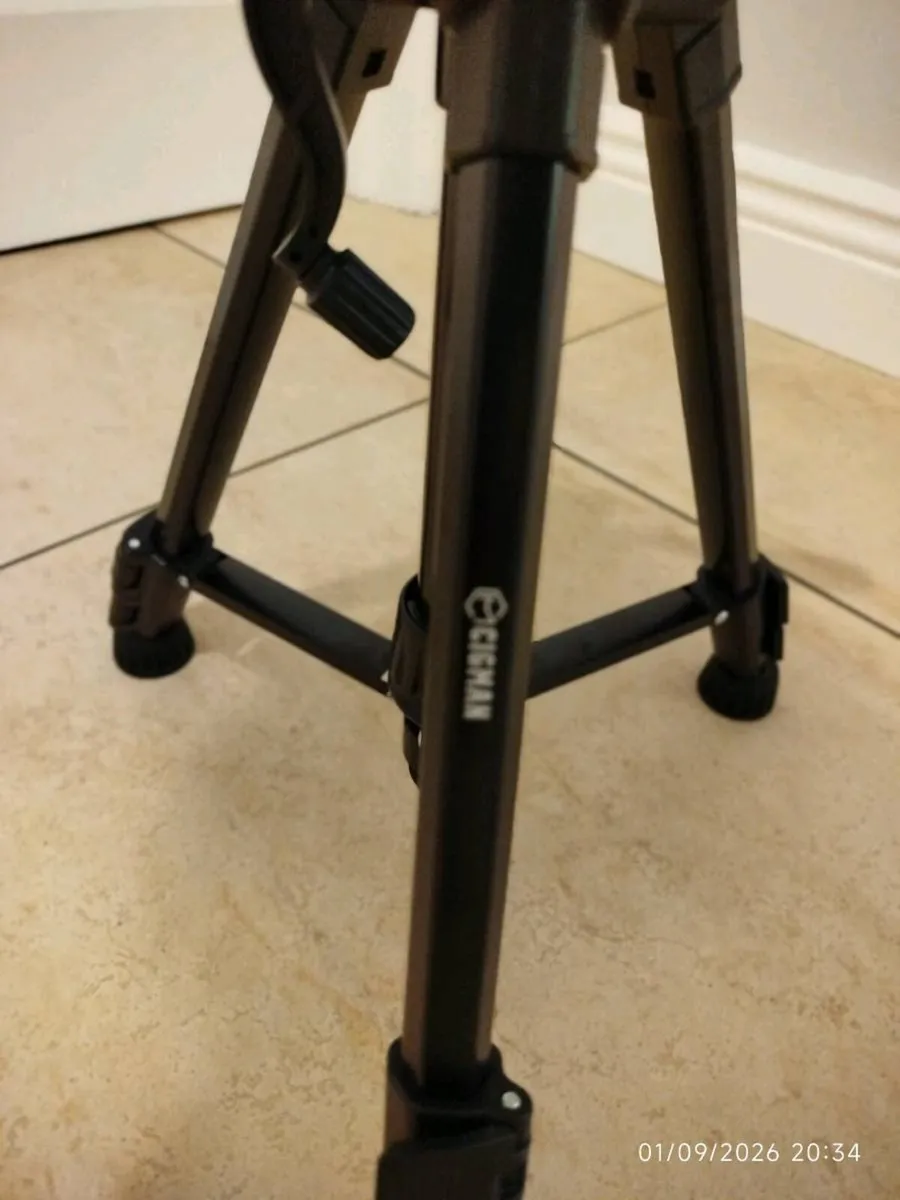 Small tripod - Image 1