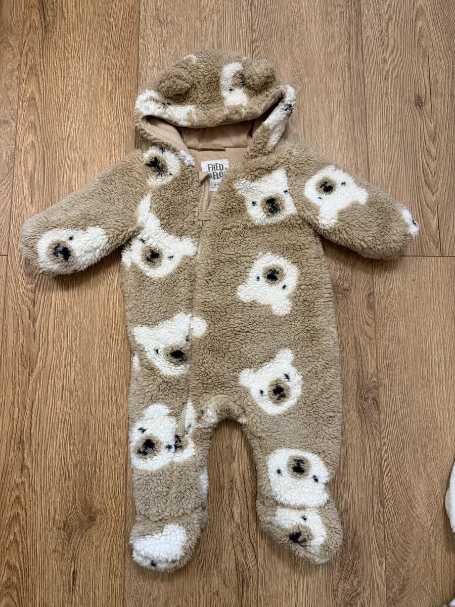 Pramsuit size 6-9 months - Image 1