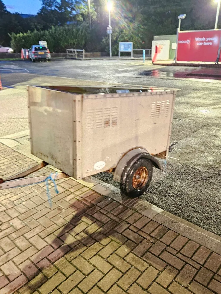Dog trailer - Image 1