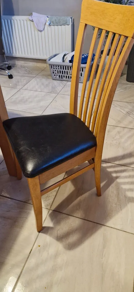 Table and six chairs - Image 3