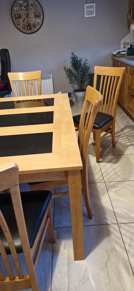 Table and six chairs - Image 4