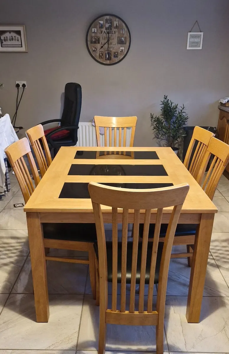 Table and six chairs - Image 1