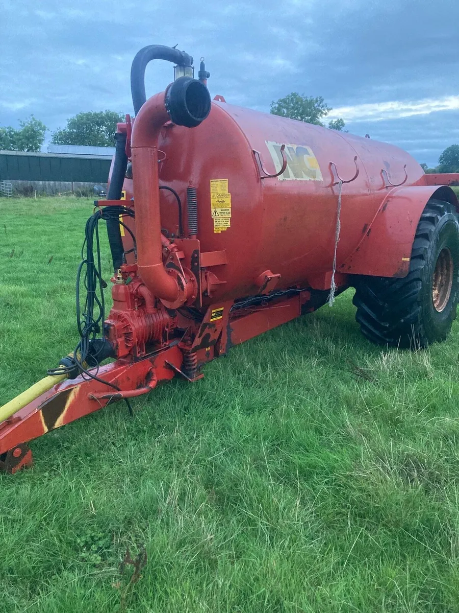 Slurry tanker - Image 1