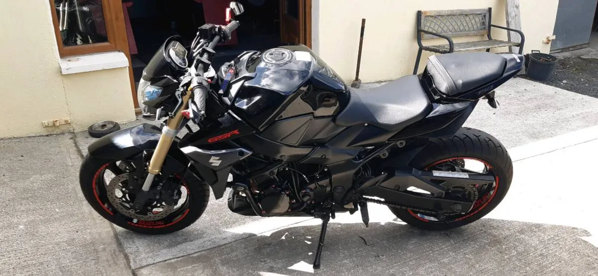 Suzuki GSR750 - Image 2