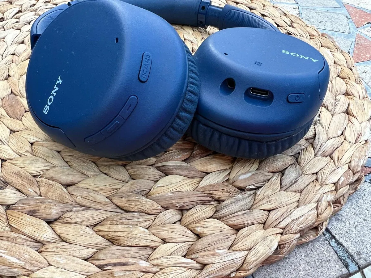 Sony headphones - Image 4