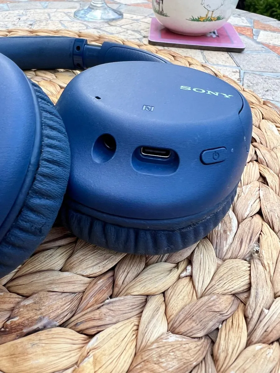 Sony headphones - Image 2