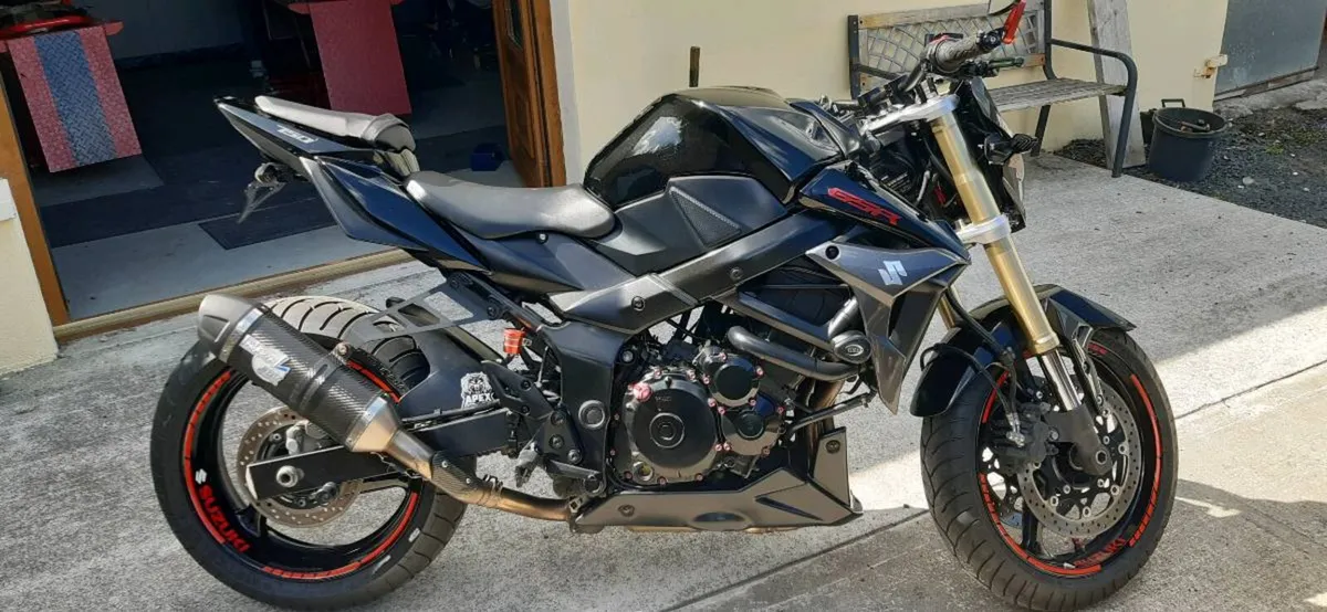 Suzuki GSR750 - Image 4