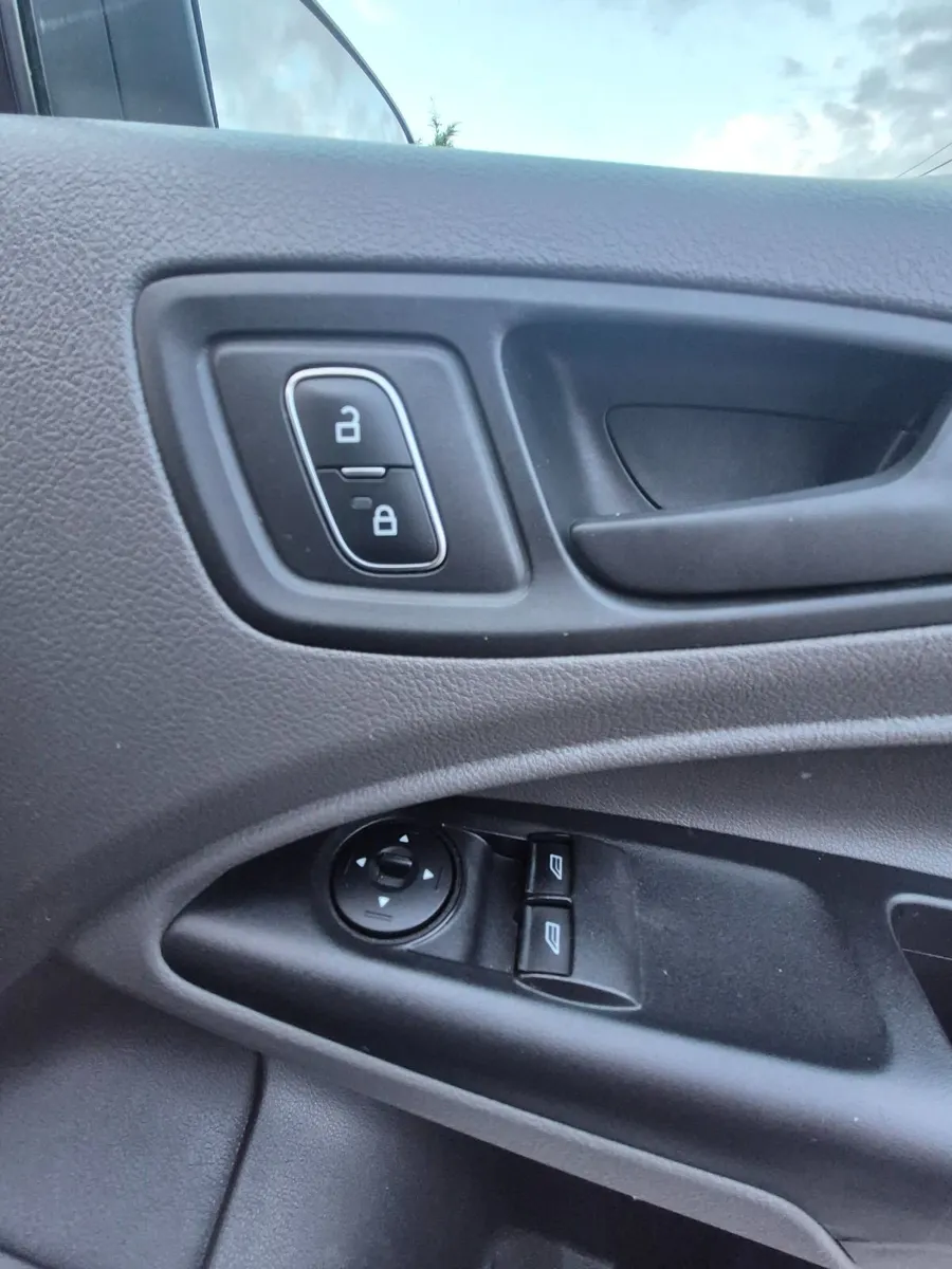 Ford Transit Connect 2022 - Image 2