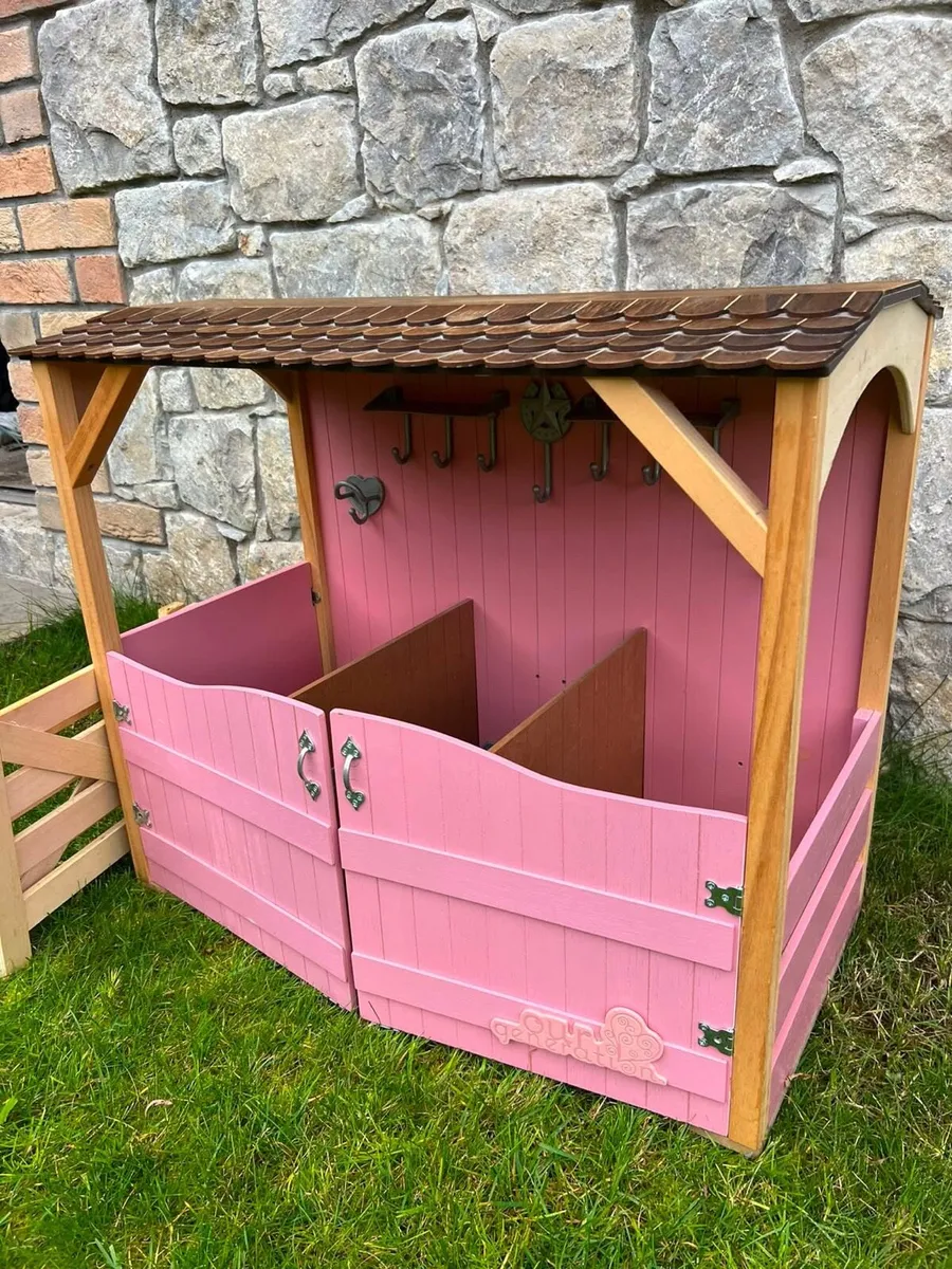 Our generation horse stable - Image 1
