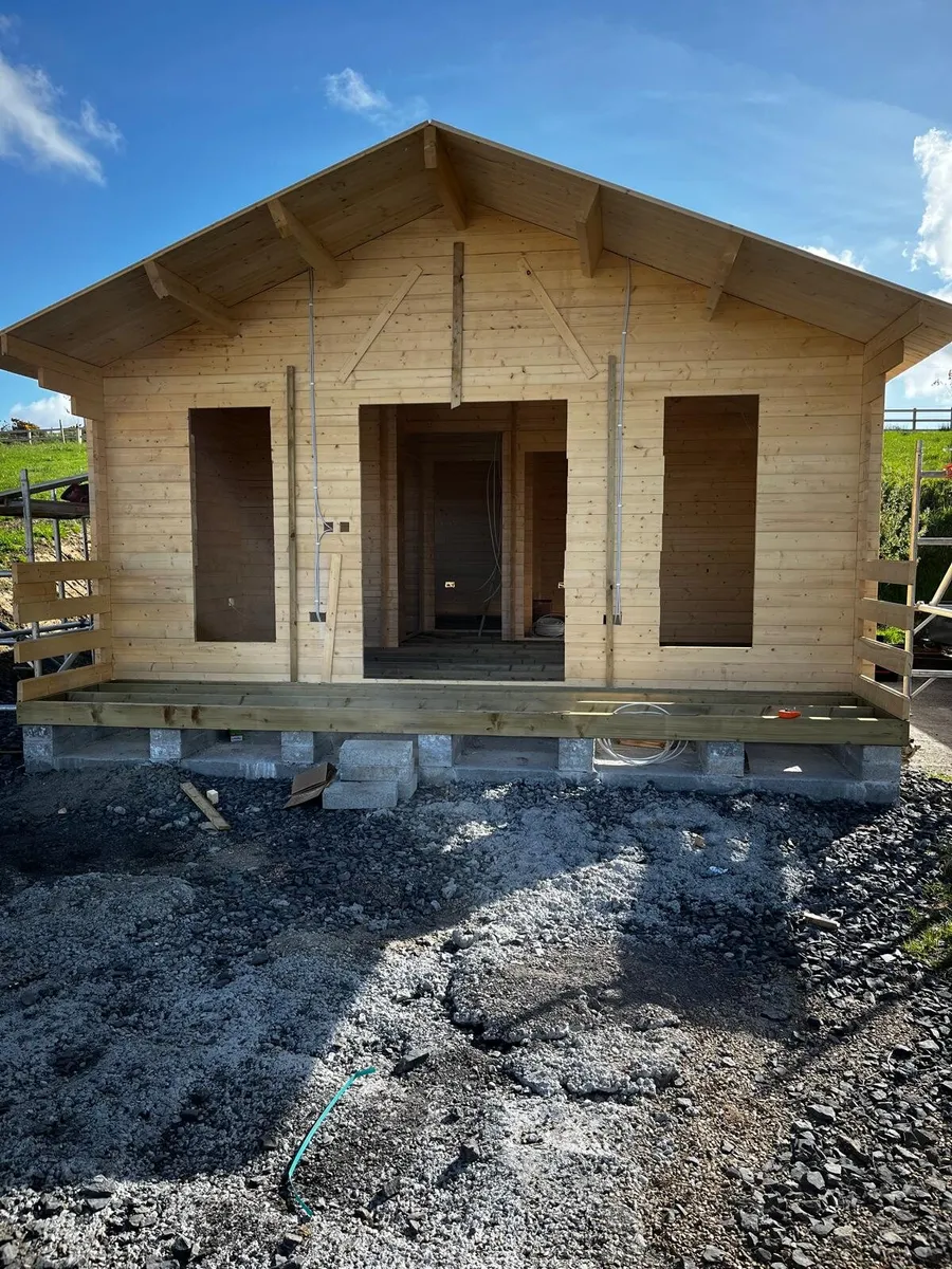Log cabins - Image 1