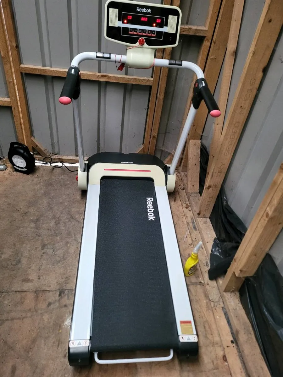 Reebok i-Run 3.0 Treadmill - Like New, Barely Used - Image 3