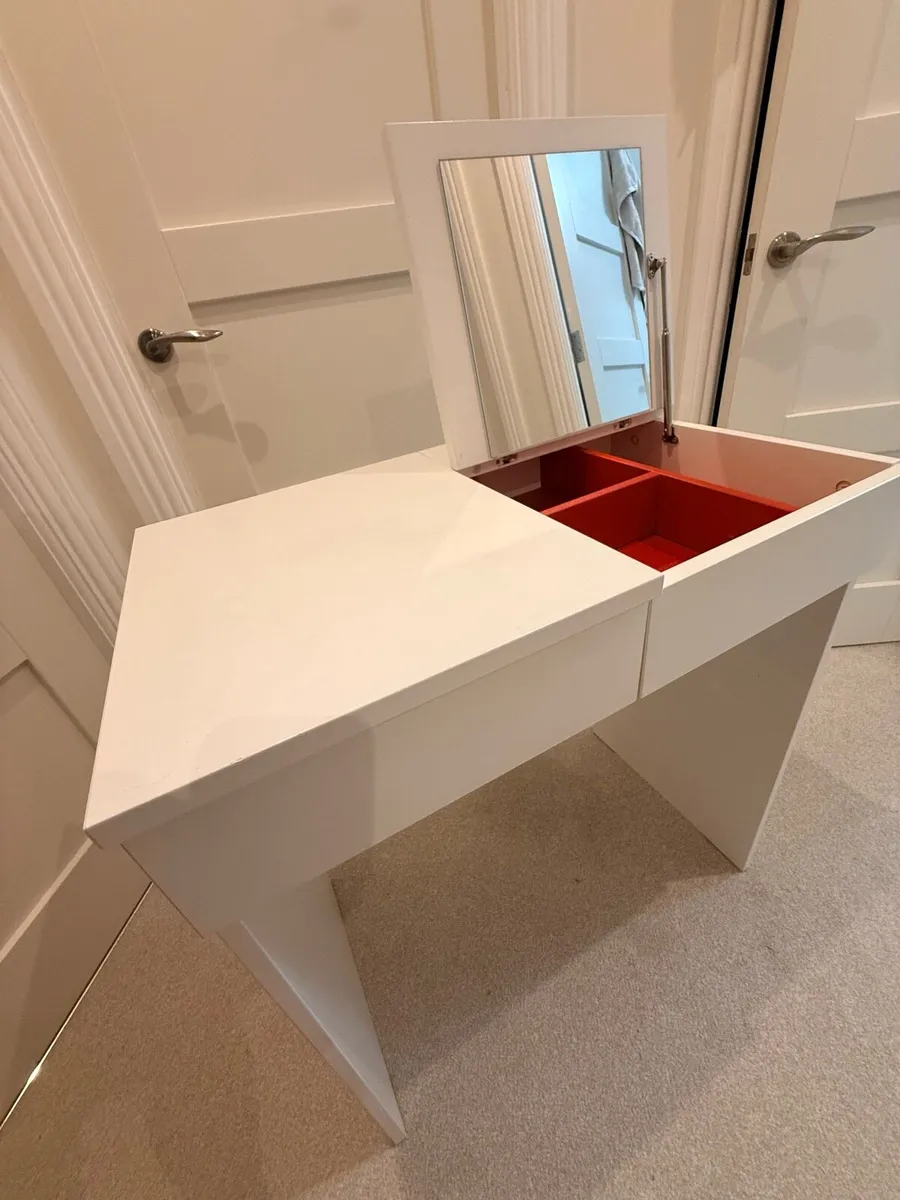IKEA make up table - Image 2