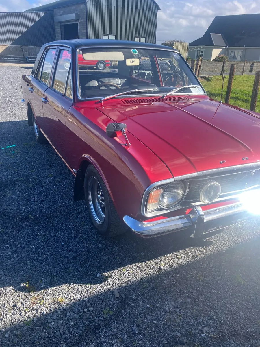 Vintage car - Image 2