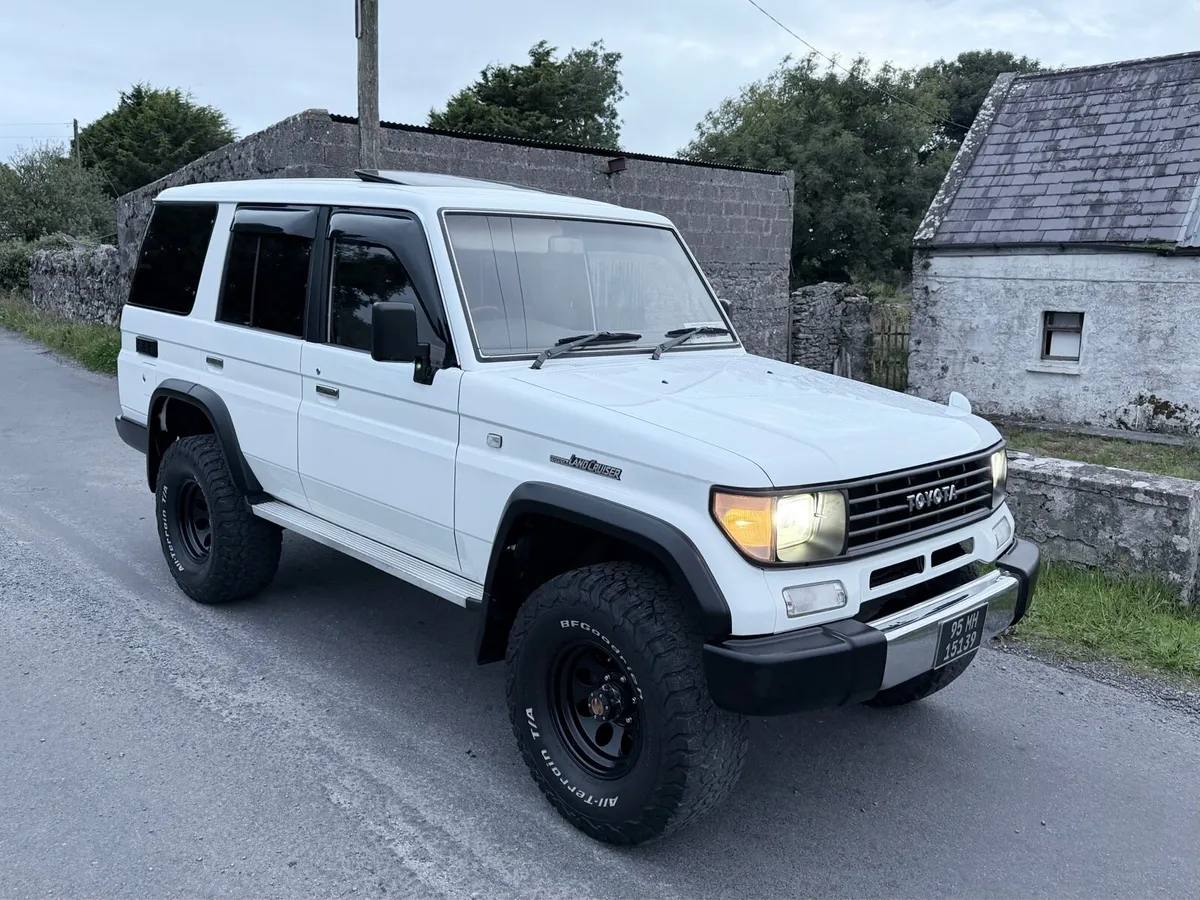 1995 TOYOTA LAND CRUISER PRADO - Image 1
