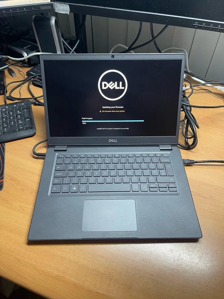 Dell laptop i7 pro 16/256 windows 11 - Image 1
