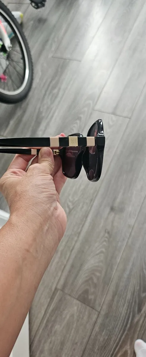 Carolina Herrera sunglasses - Image 3