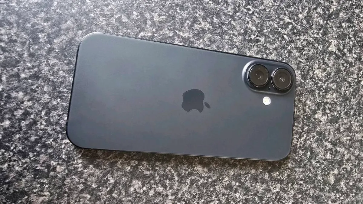 128gb Iphone 16 in Black [Unlocked] - Image 3
