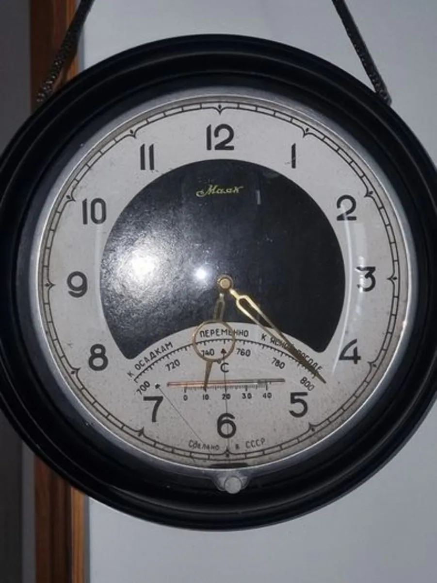 Soviet wall clock by Majak from the 1960s or 1970s - Image 1