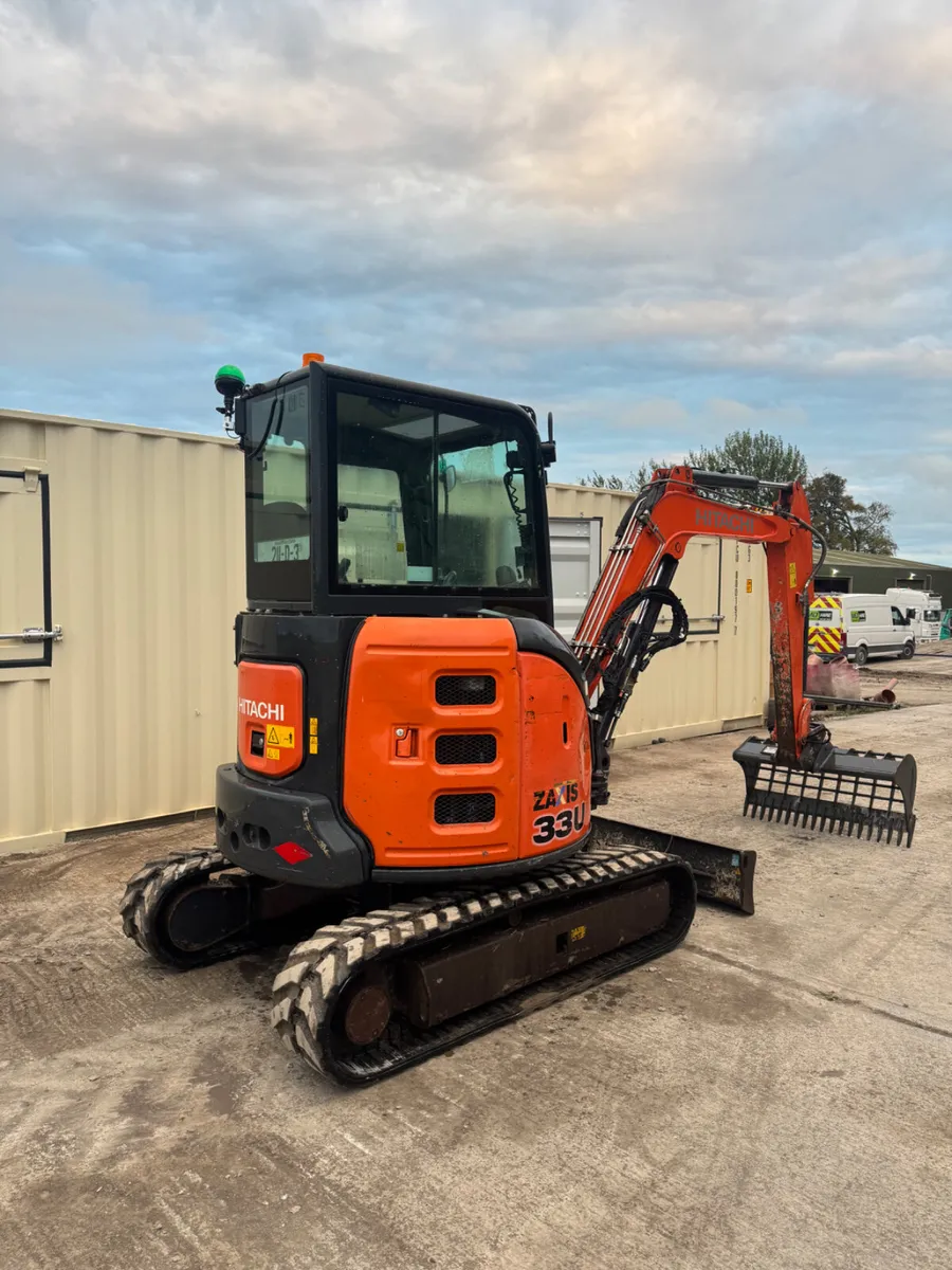 Hitachi 33U - Image 1