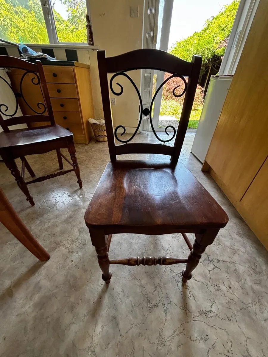 Kitchen table and chairs - Image 2