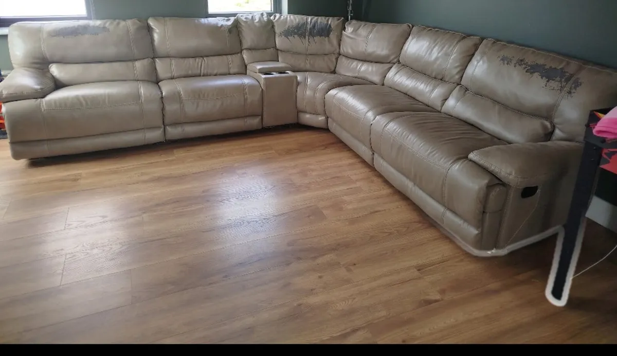 **FREE** COUCH - Image 1