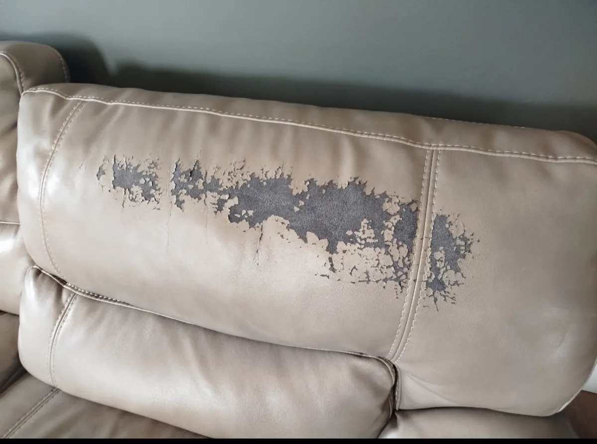 **FREE** COUCH - Image 2