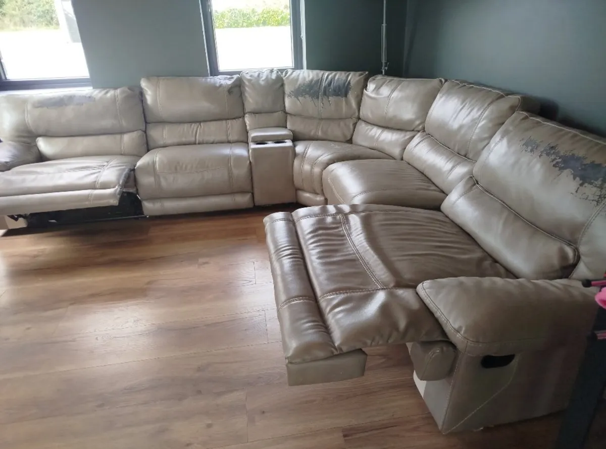 **FREE** COUCH - Image 3