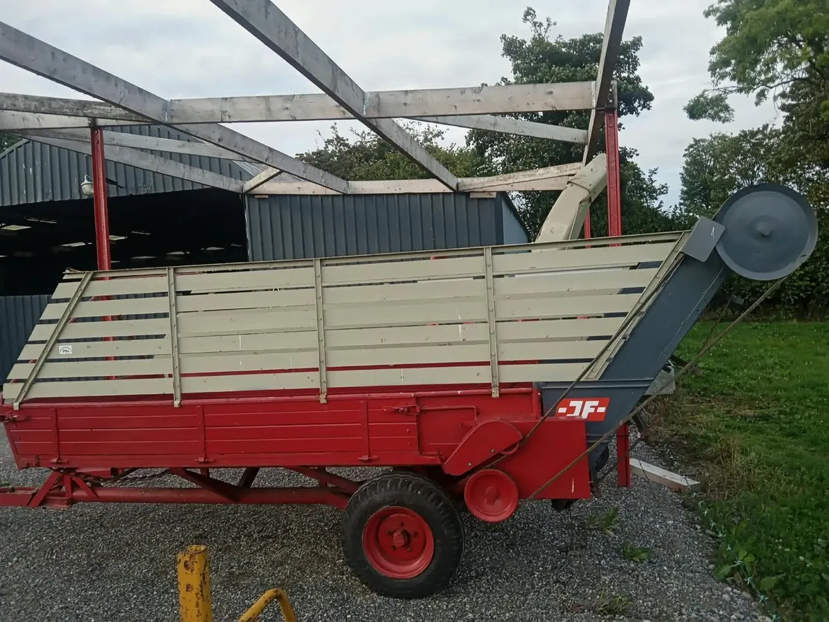 JFSilage Harvester & Wagon with Elavator Tailboard - Image 3