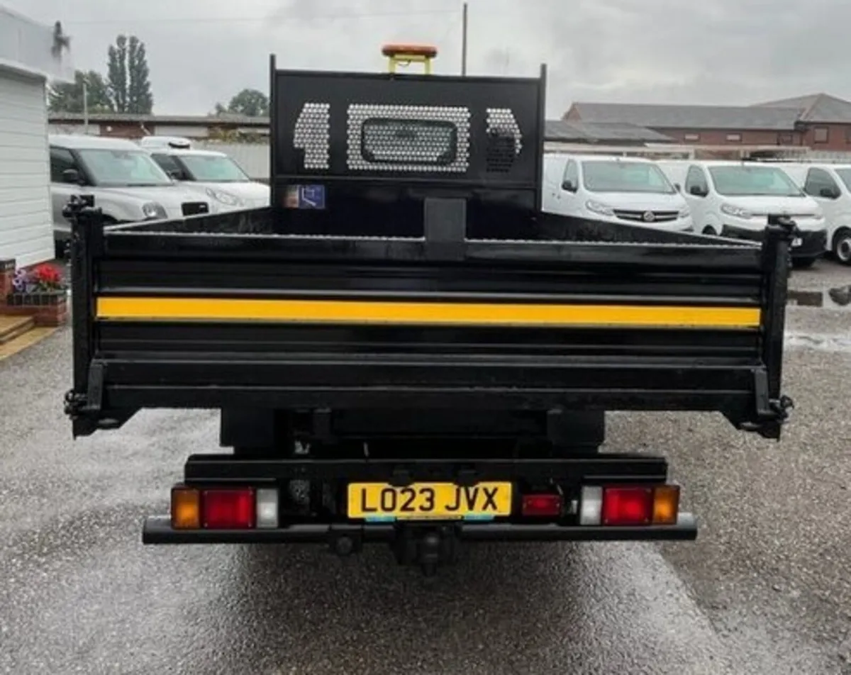 2023 Isuzu Grafter Tipper Van - Image 4